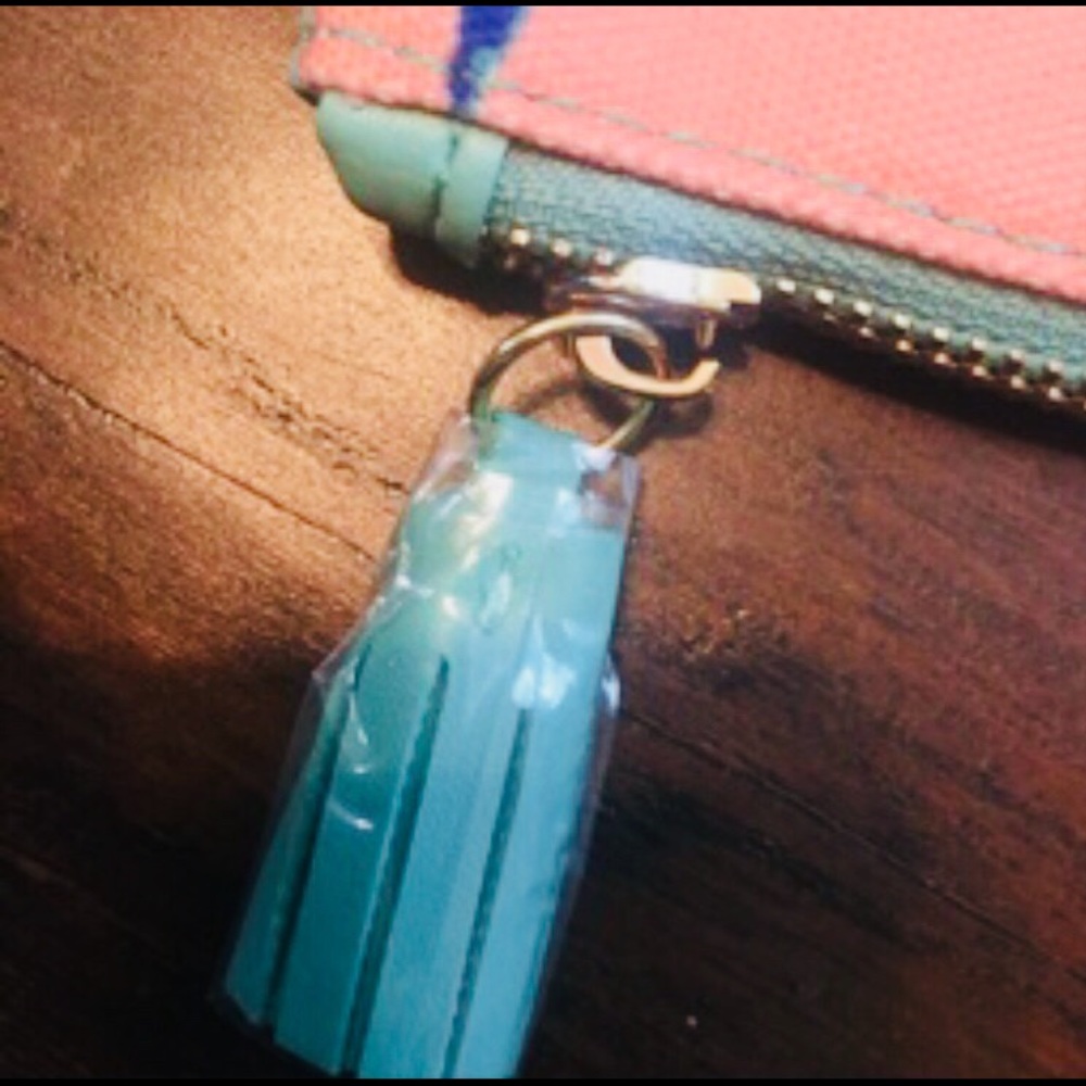 NEW! Gorgeous Large Fold-over Reversible Clutch 😎 - Picture 6 of 8